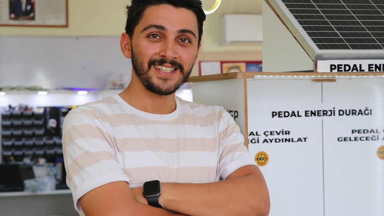 Gaziantep'te Ortaokul Öğrencileri 'Pedal Çevir' Projesiyle Elektrik Üretiyor
