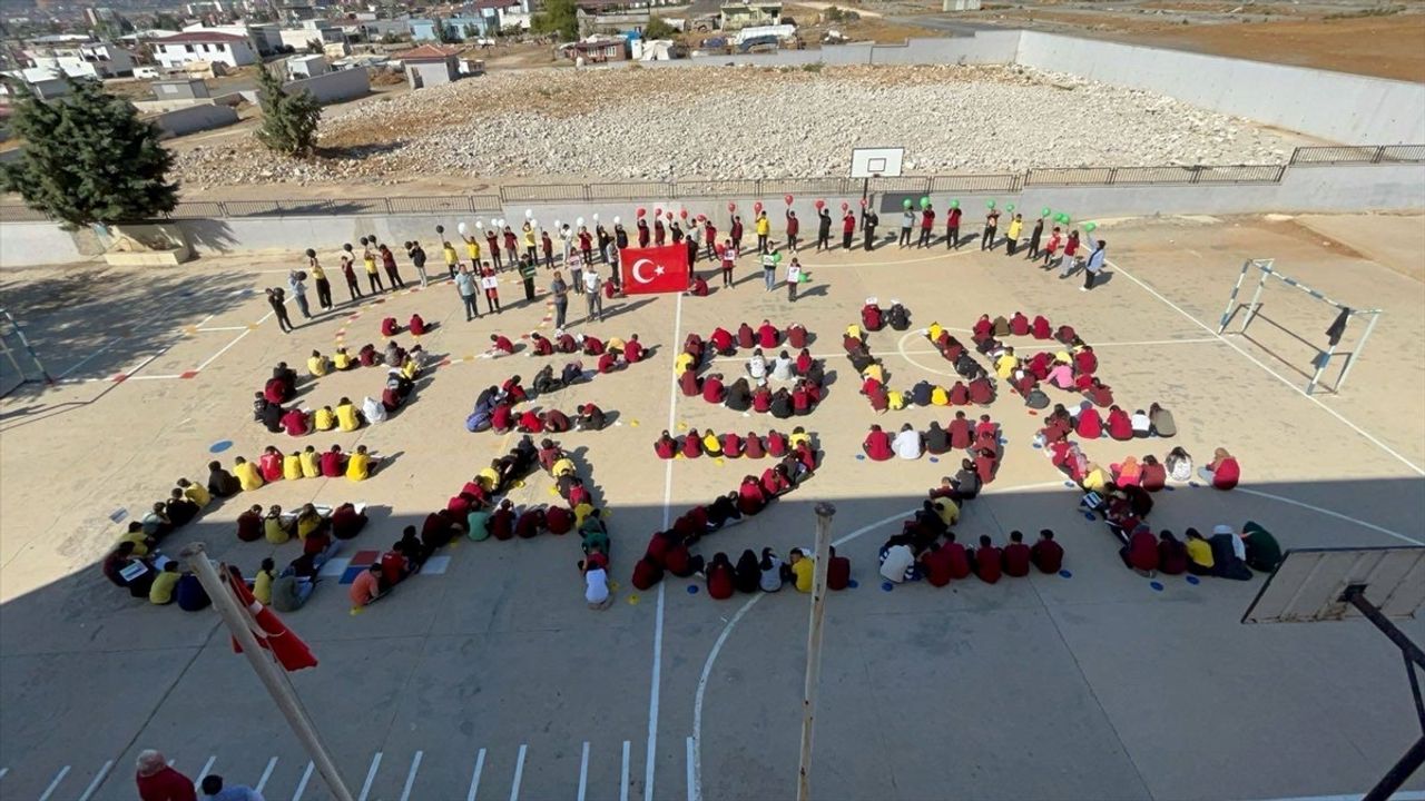 Gaziantep'te Ortaokul Öğrencilerinden 'Özgür Gazze' Koreografisi