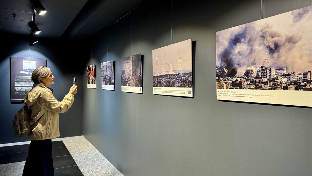 Gebze'de AA'nın "Kanıt" Kitabından Fotoğraf Sergisi Açıldı