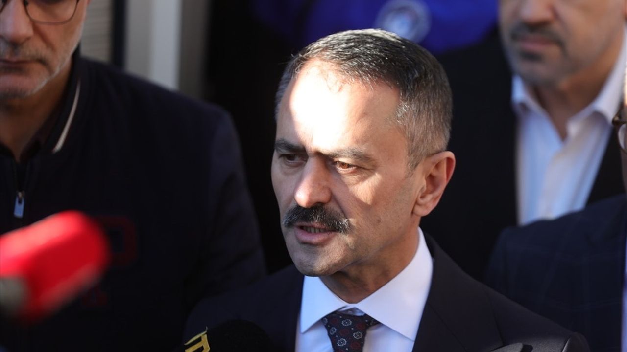 Gebze'de Çöken 7 Katlı Binadan Enkazda Ses: Vali İlhami Aktaş'tan Açıklama