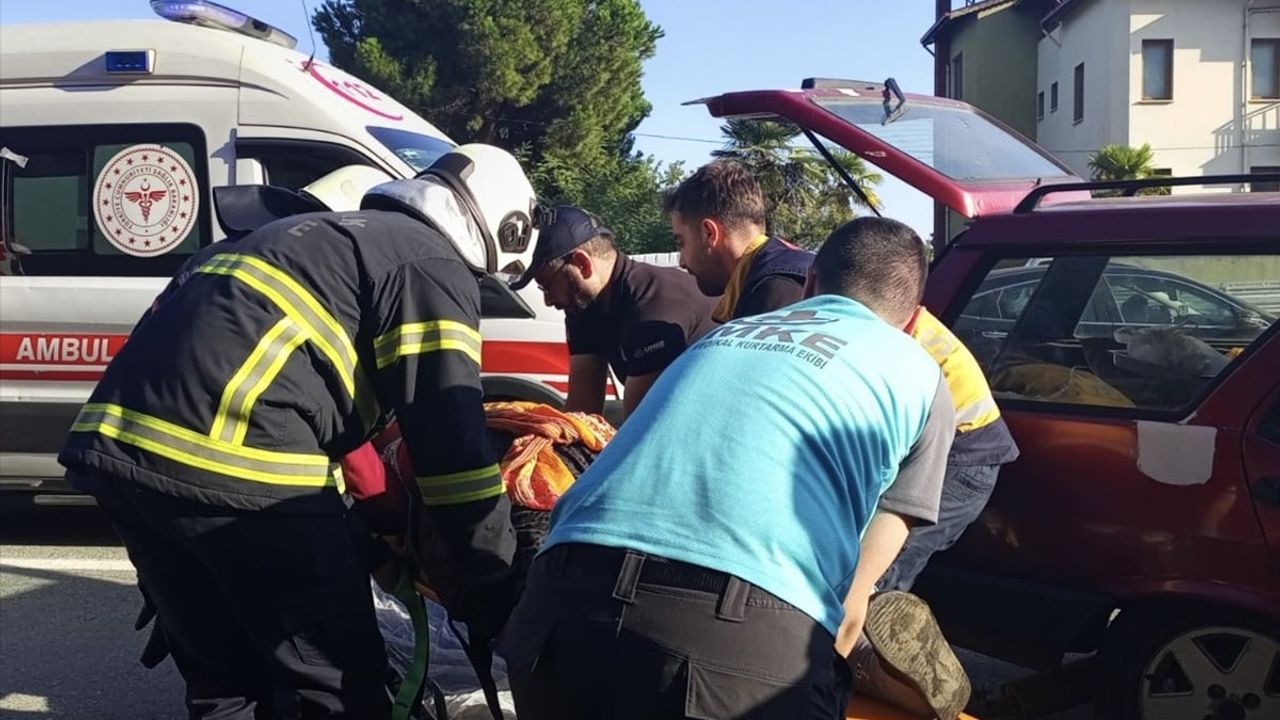 Giresun Bulancak'ta Otomobil ile Minibüs Çarpıştı: 1 Ölü, 1 Yaralı