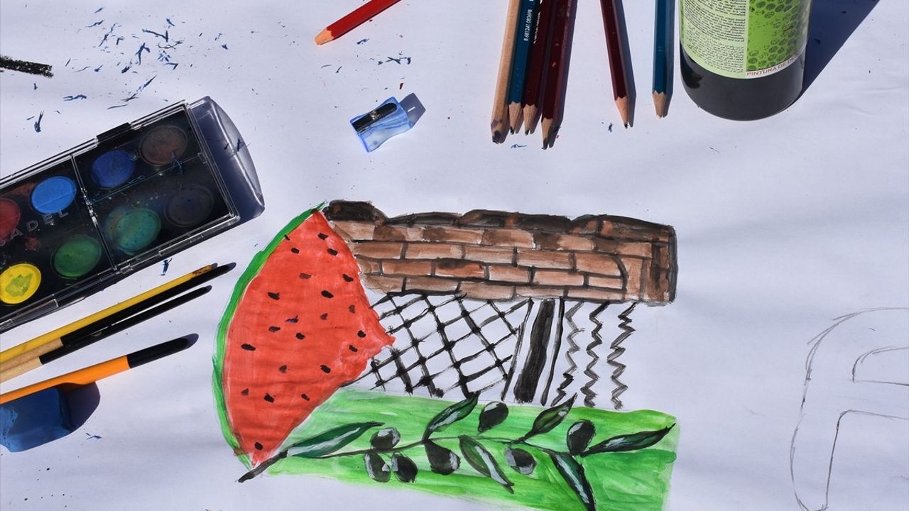 Gümüşhane'de 'Filistinli Çocuklar İçin Çiz' Etkinliği