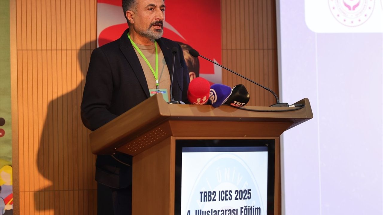 Hakkari'de TRB2 4. Uluslararası Eğitim Bilimleri Kongresi: 'Aile ve Eğitim' Gündemde