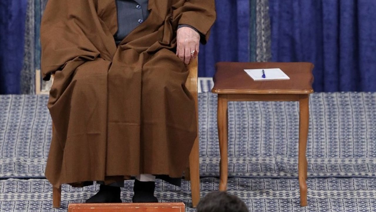 Hamaney'den Trump'a Sert Tepki: 'İran nükleer sanayisini bombalamakla övünüyor'