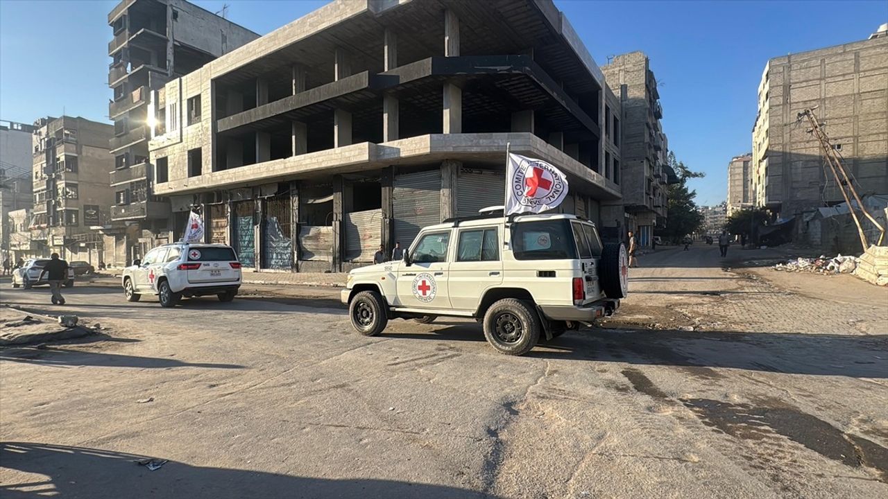 Hamas, Gazze'deki İsrailli Esirleri Kızılhaç Heyetine Teslim Etmeye Başladı