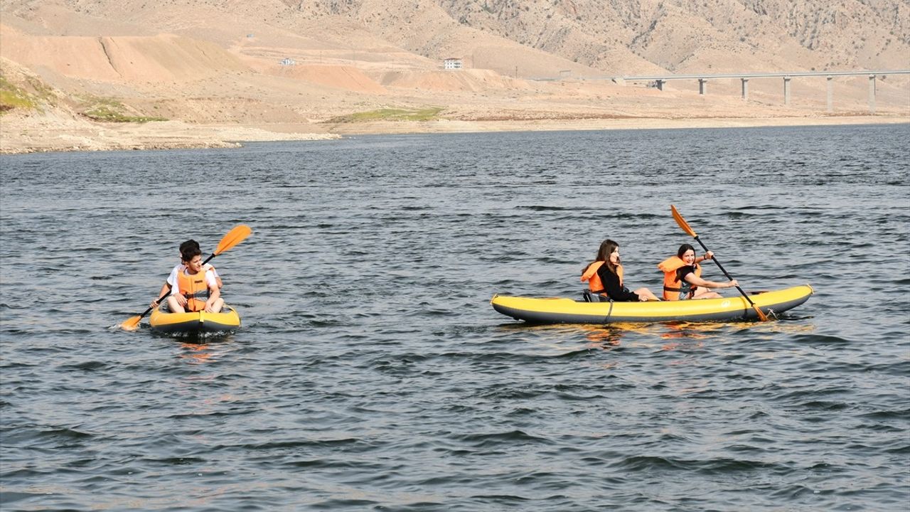 Hasankeyf'te Kano ve SUP Etkinliği: Batman Üniversitesi 100 Öğrenciyle