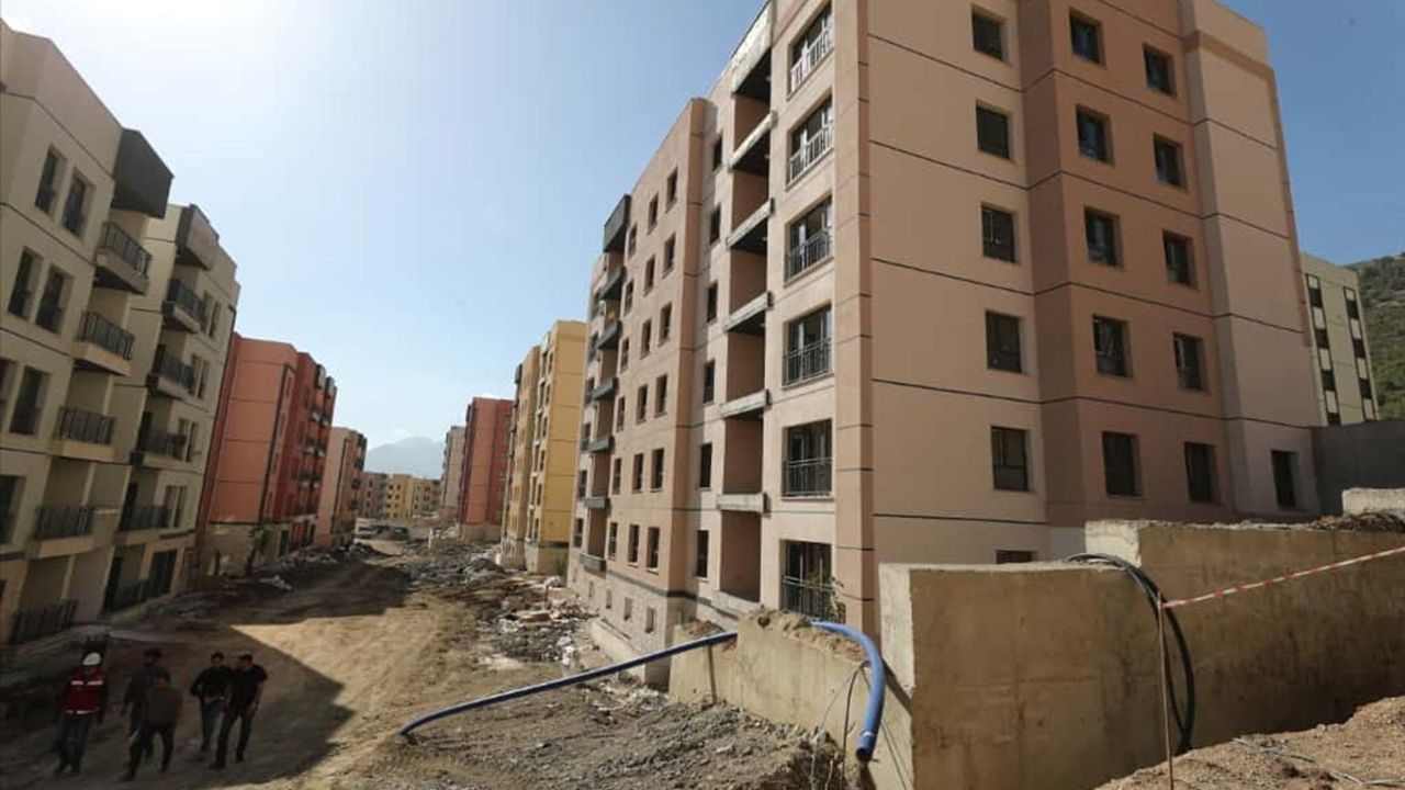 Hatay Belen'de 1154 Afet Konutu ve Ticaret Merkezi İnşası Sürüyor