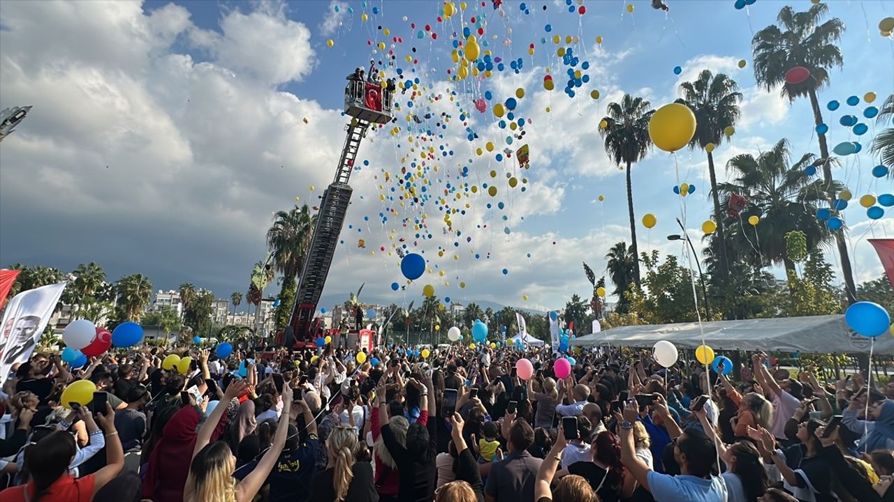 Hatay'da Kanseri Yenen 3 Yaşındaki Tamer Talha İçin Balonlar Gökyüzüne Bırakıldı