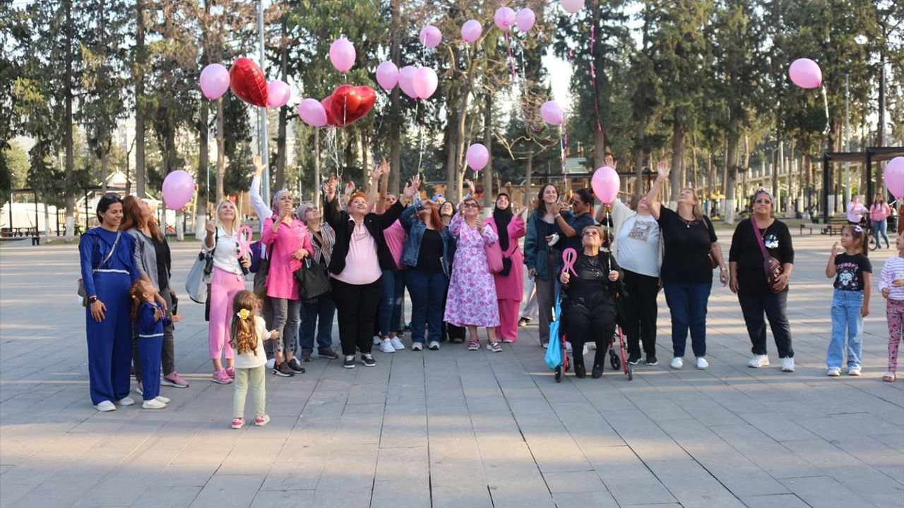 Hatay'da Meme Kanserini Yenen Hatice Eryaşar İçin Pembe Balonlar Gökyüzüne Bırakıldı