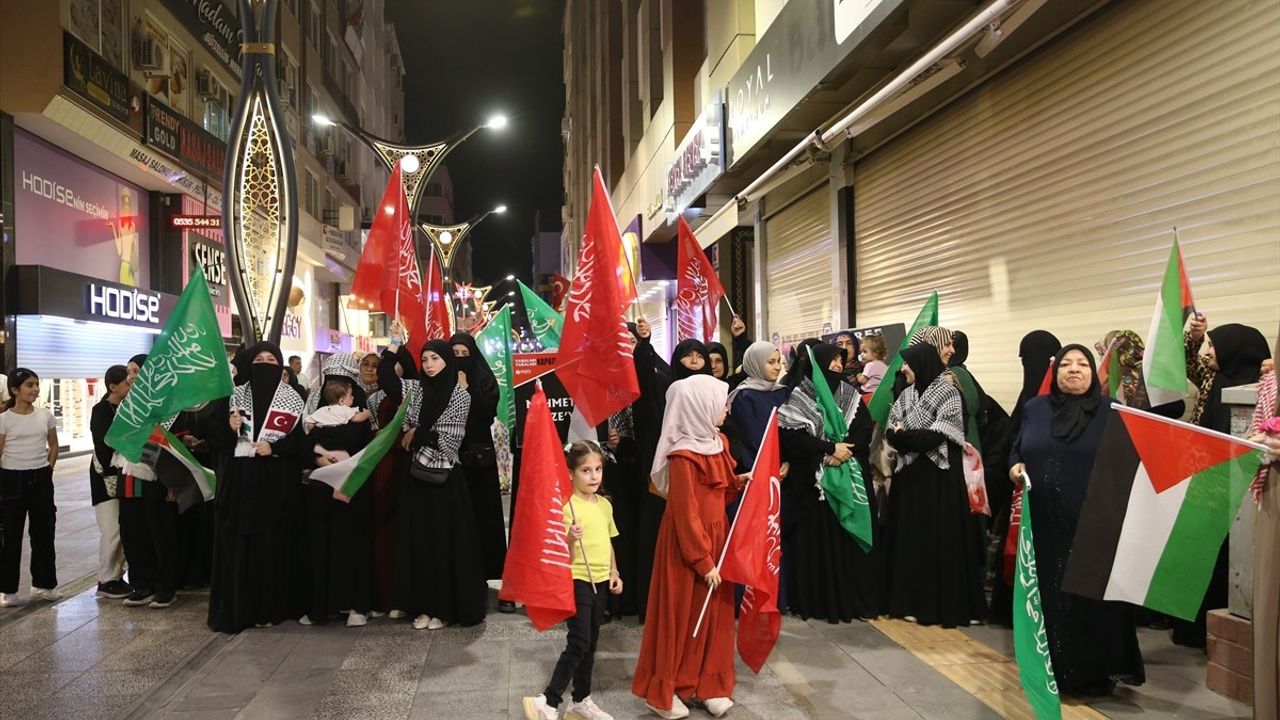 Hatay İskenderun'da Küresel Sumud Filosu'na Destek Etkinliği