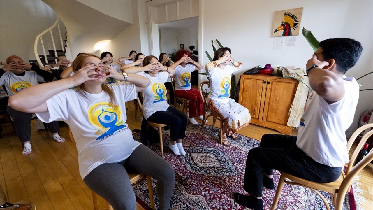 Hindistan Başkonsolosluğu İstanbul'da Başkonsolos Eşlerine Yoga Etkinliği