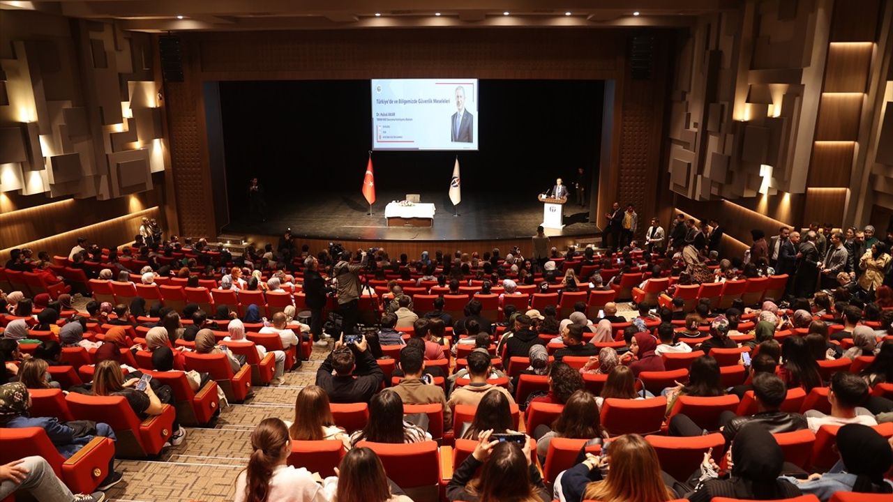 Hulusi Akar Gaziantep'te: "Öyle veya Böyle Terörsüz Türkiye'yi İnşa Edeceğiz"