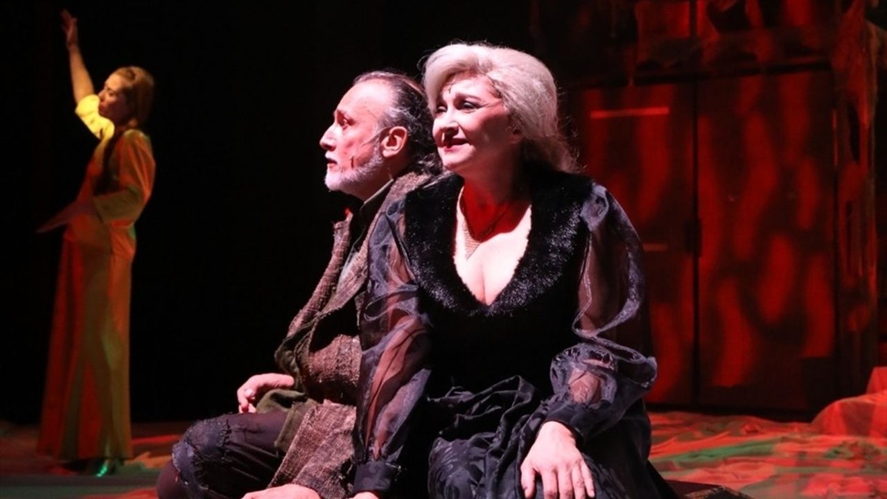 İBB Şehir Tiyatroları Sezon Açılışını Gazze'de Öldürülen Çocuklara İthaf Etti