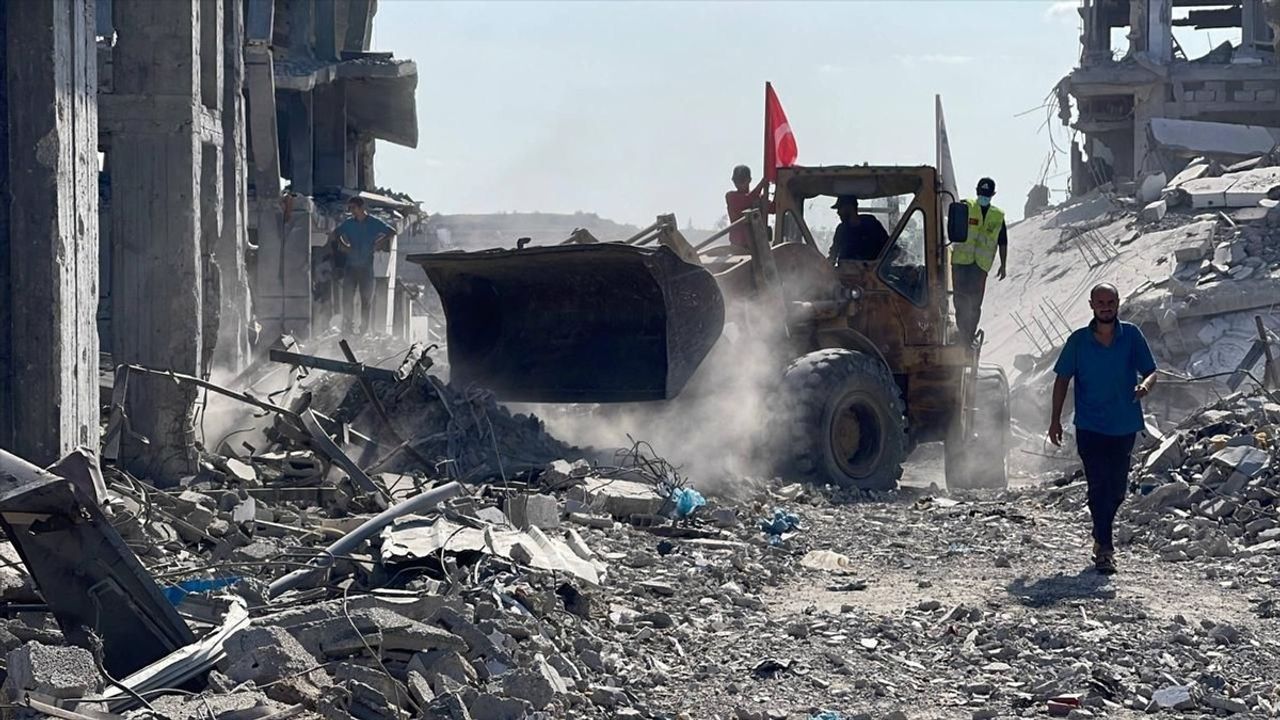 İHH Gazze'de Enkaz Kaldırma ve Temizlik Başlattı