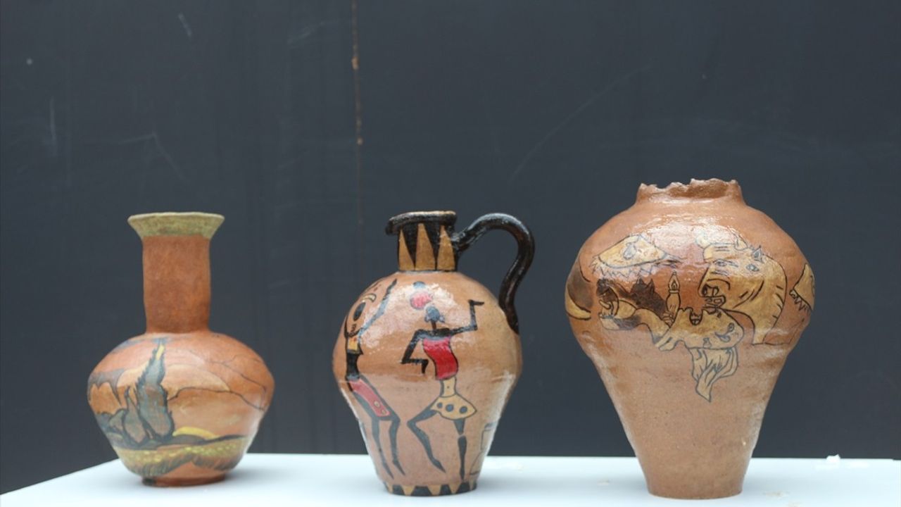 İshak Paşa Sarayı'nda Seramik Sergisi Açıldı