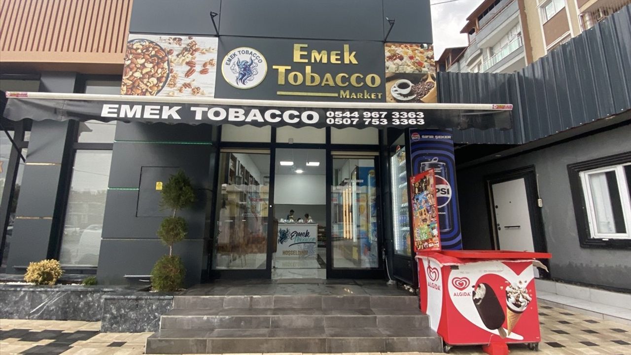 İskenderun'da Marketin Dondurma Dolabından Hırsızlık Güvenlik Kamerasında