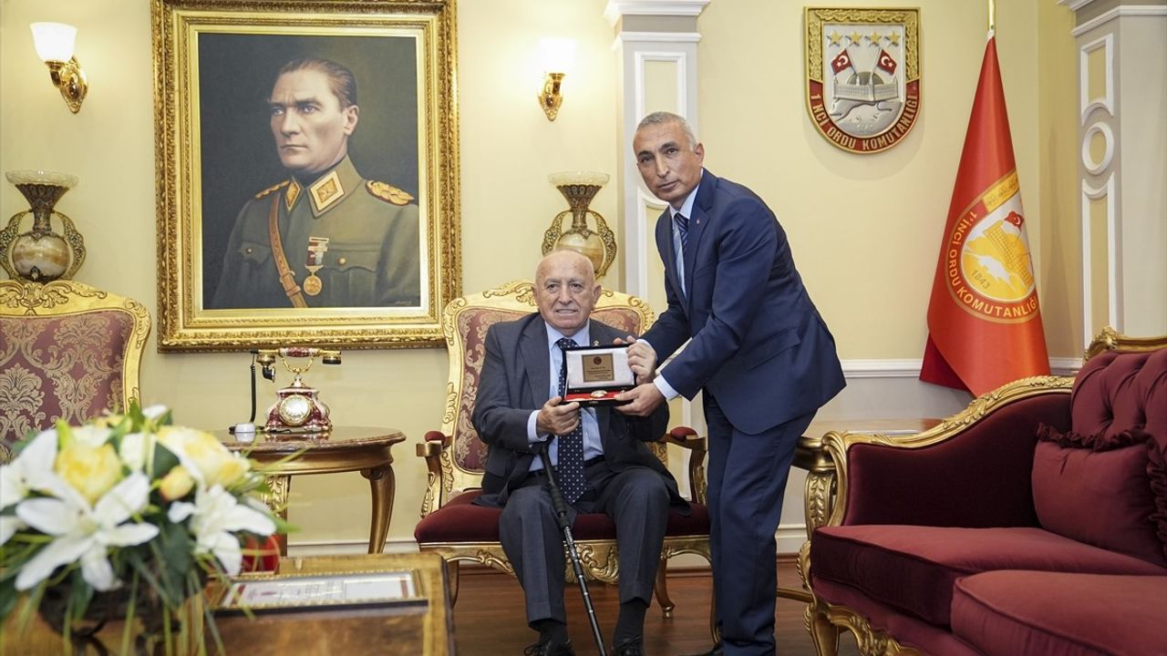 İsmet Acar'dan TSK Dayanışma Vakfı'na 12 Daire Bağış