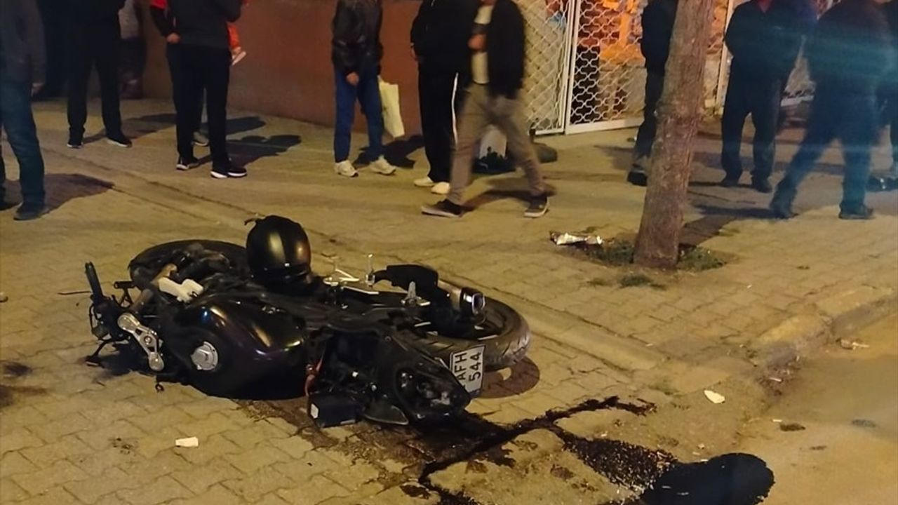 Isparta'da kamyonet ile motosiklet çarpıştı: 1 ölü, 1 ağır yaralı