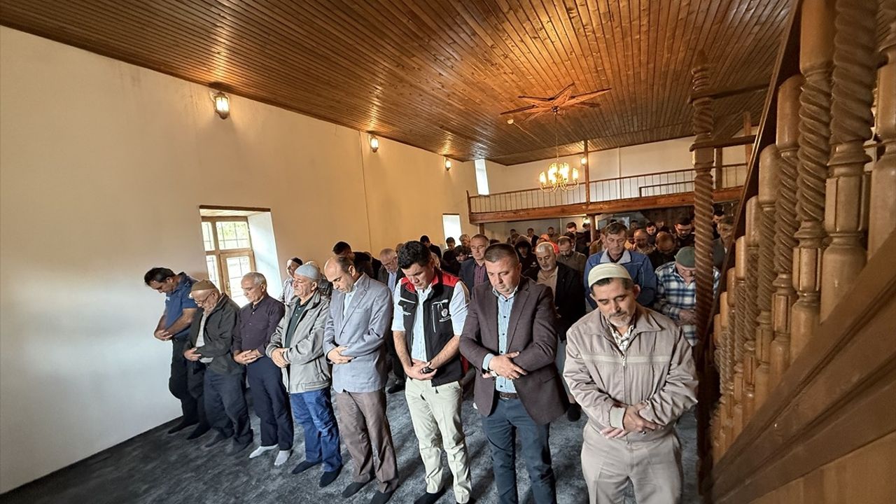 Isparta'da Tarihi Akkoca Camisi 60 Yıl Sonra Yeniden İbadete Açıldı