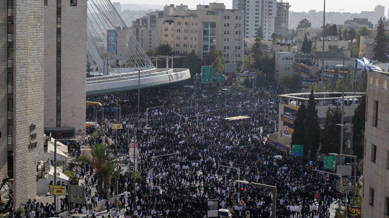 İsrail'de Ultra-Ortodokslar Batı Kudüs'te Zorunlu Askerlik Protestosu