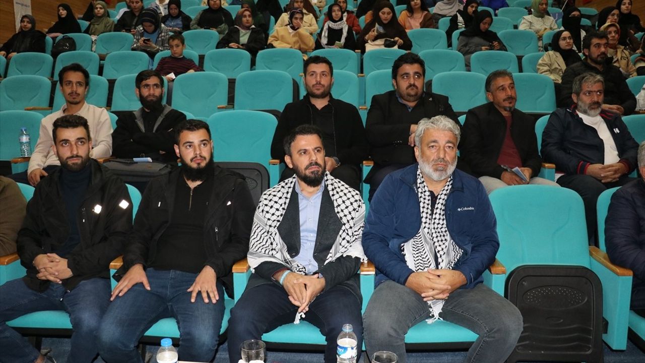 İsrail'in Alıkoyduğu Küresel Sumud Filosu'ndaki Türk Aktivistler Yaşadıklarını Anlattı