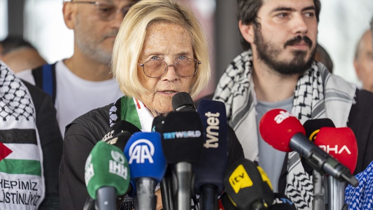 İsrail'in Alıkoyduğu Özgürlük Filosu Aktivistleri Hapishane Korkusunu Anlattı