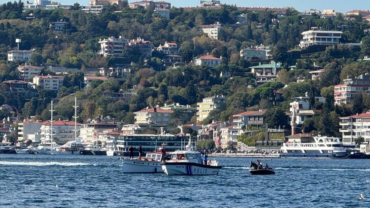 İstanbul Boğazı'nda Kano-Tekne Çarpışması: 4 Kişi Kurtarıldı