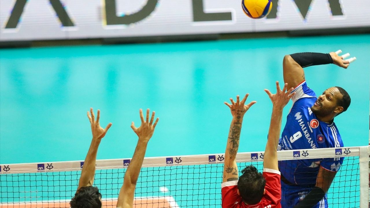 İstanbul Büyükşehir Belediyespor 3-0 Halkbank — Çeyrek Finalde