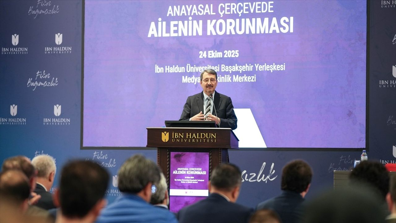 İstanbul'da "Anayasal Çerçevede Ailenin Korunması" Programı İbn Haldun'da Düzenlendi