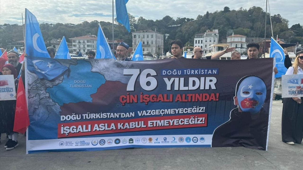 İstanbul'da Çin'in Uygurlara Yönelik Politikaları Konsolosluk Önünde Protesto Edildi