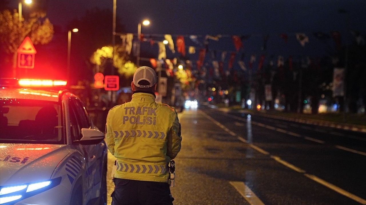 İstanbul'da Cumhuriyet Bayramı Provası: Birçok Cadde Trafiğe Kapandı