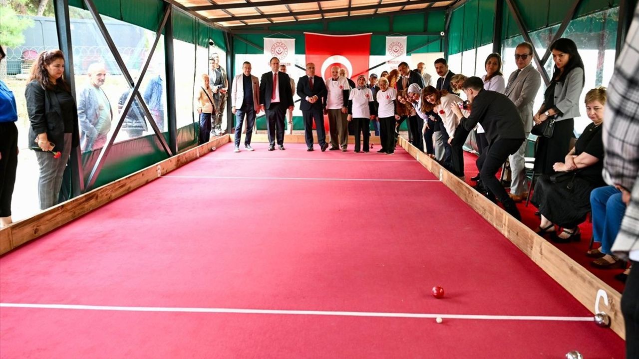 İstanbul'da Dünya Yaşlılar Günü'nde Bahçelievler Huzurevinde Buluşma