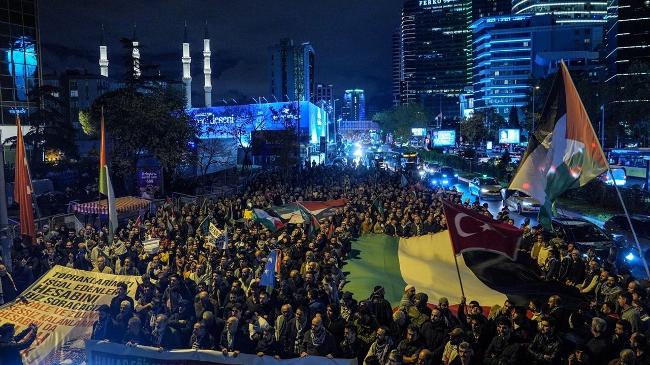 İstanbul'da Özgürlük Filosu Protestosu: İsrail'e Tepki