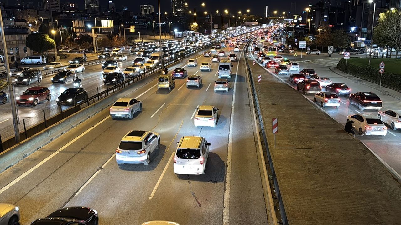 İstanbul'da trafik yoğunluğu yüzde 80'e çıktı
