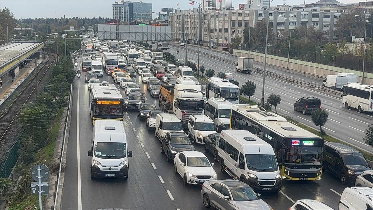 İstanbul'da Trafik Yoğunluğu Yüzde 87'ye Çıktı