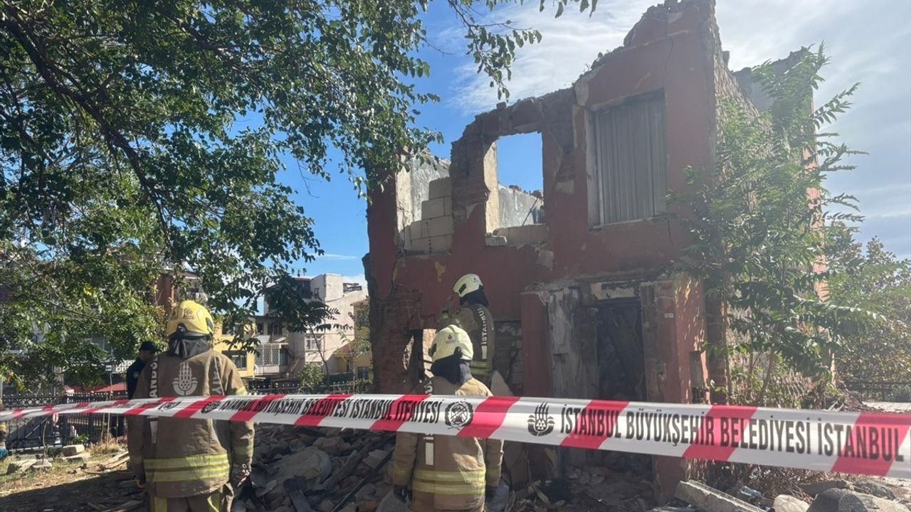 İstanbul Fatih'te Metruk Yapıda Kısmi Çökme