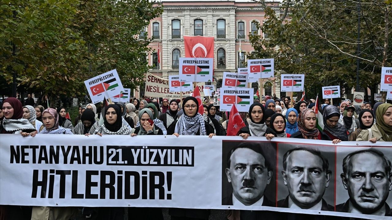 İstanbul Üniversitesi'nde 'Gazze'yi Anma Yürüyüşü: Rektör Zülfikar'dan Çağrı