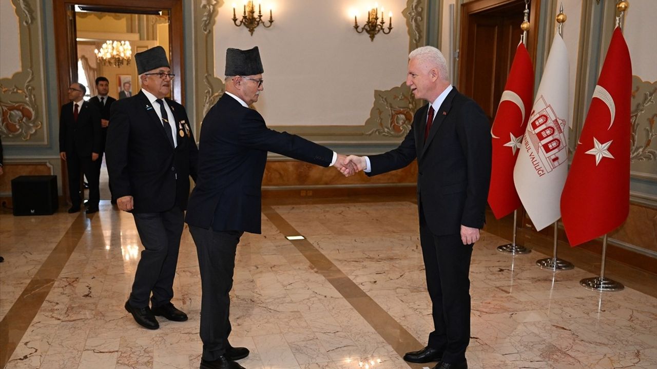 İstanbul Valisi Davut Gül Cumhuriyet'in 102. Yılında Tebrikleri Kabul Etti
