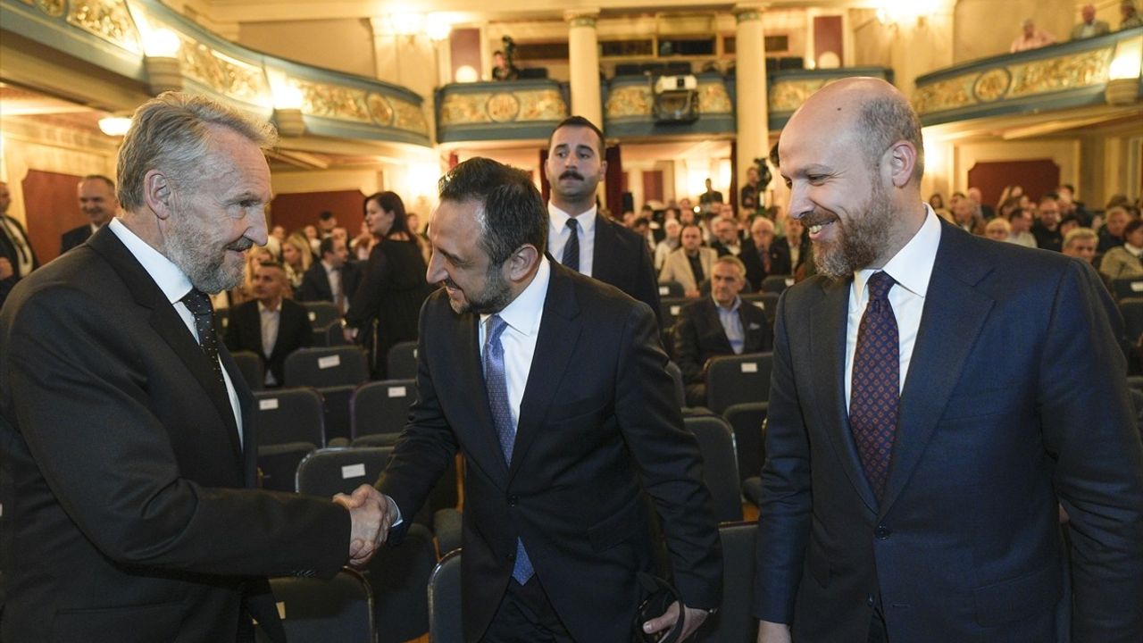 İzetbegoviç'in 'Özgürlüğe Kaçışım'ı Senfoniye Dönüştü: Saraybosna'da Prömiyer