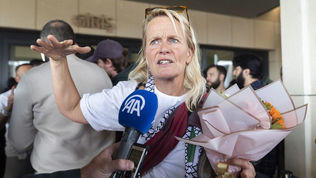 İzlandalı Müzisyen Stina: Özgürlük Filosu'nda İsrail'in Hapishane İşkencesini Anlattı