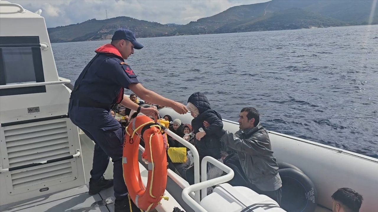 İzmir Açıklarında 148 Düzensiz Göçmen: 75 Kurtarıldı, 73 Yakalandı