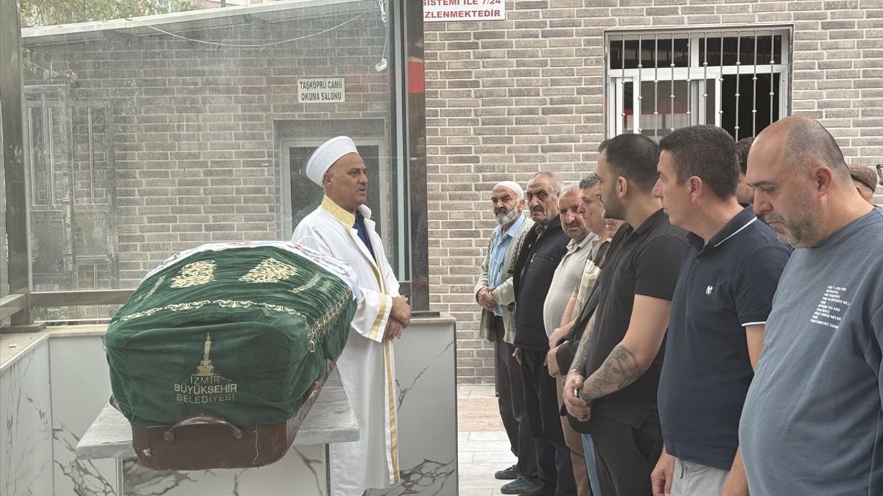 İzmir Bornova'da Kadın Cinayeti: İzadiye T'nin Cenazesi Defnedildi