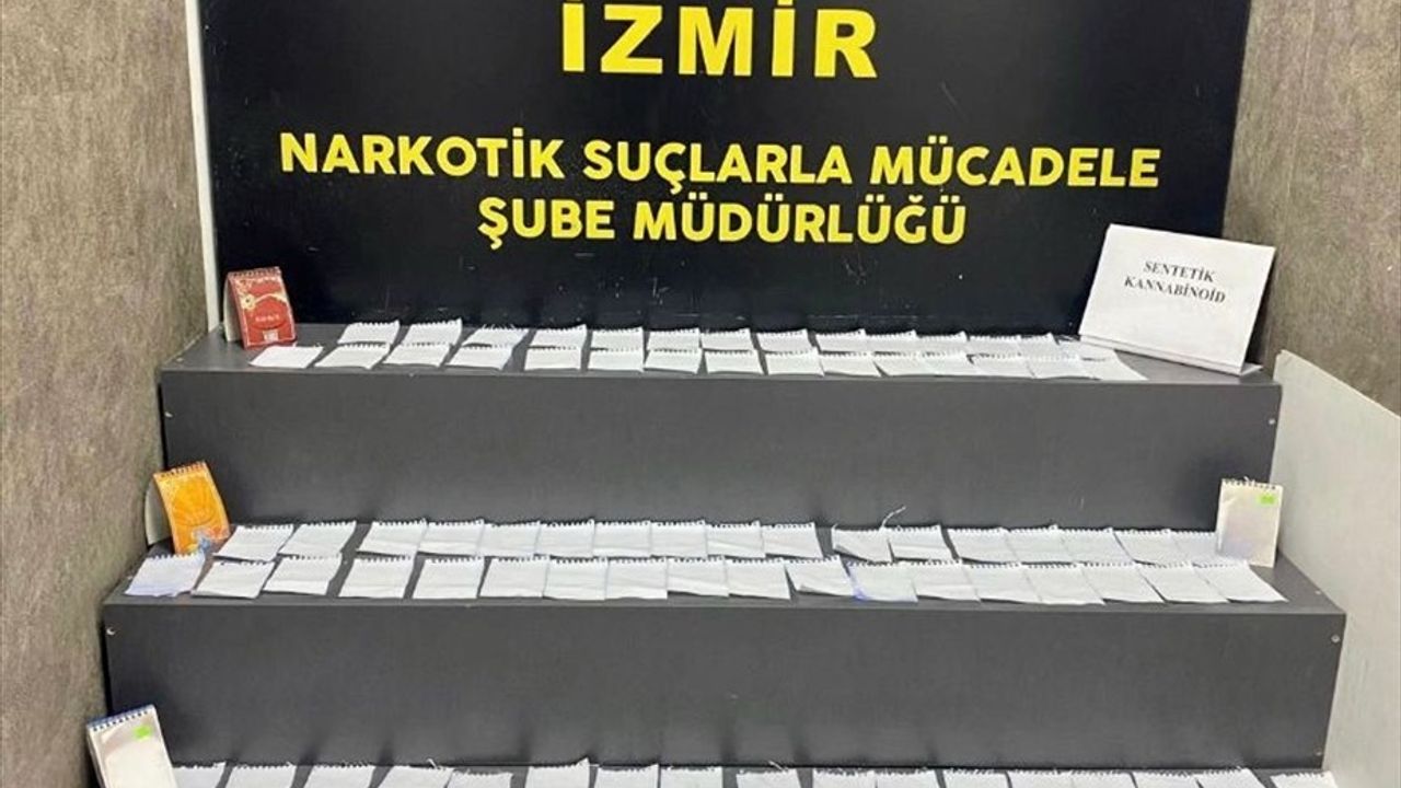 İzmir Bornova'da Uyuşturucuyla Yakalanan 2 Şüpheli Tutuklandı