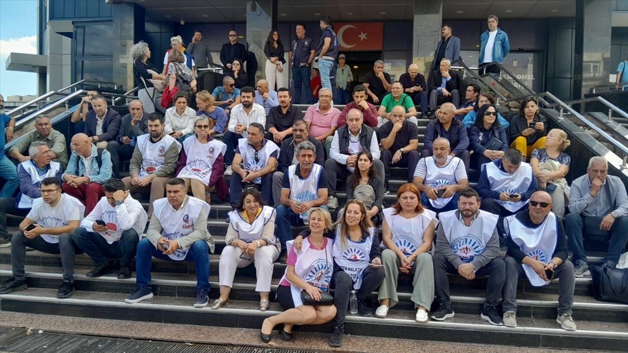 İzmir'de Buca Belediyesi Memurları Maaş Eylemi: 5 Aydır Ödenmiyor