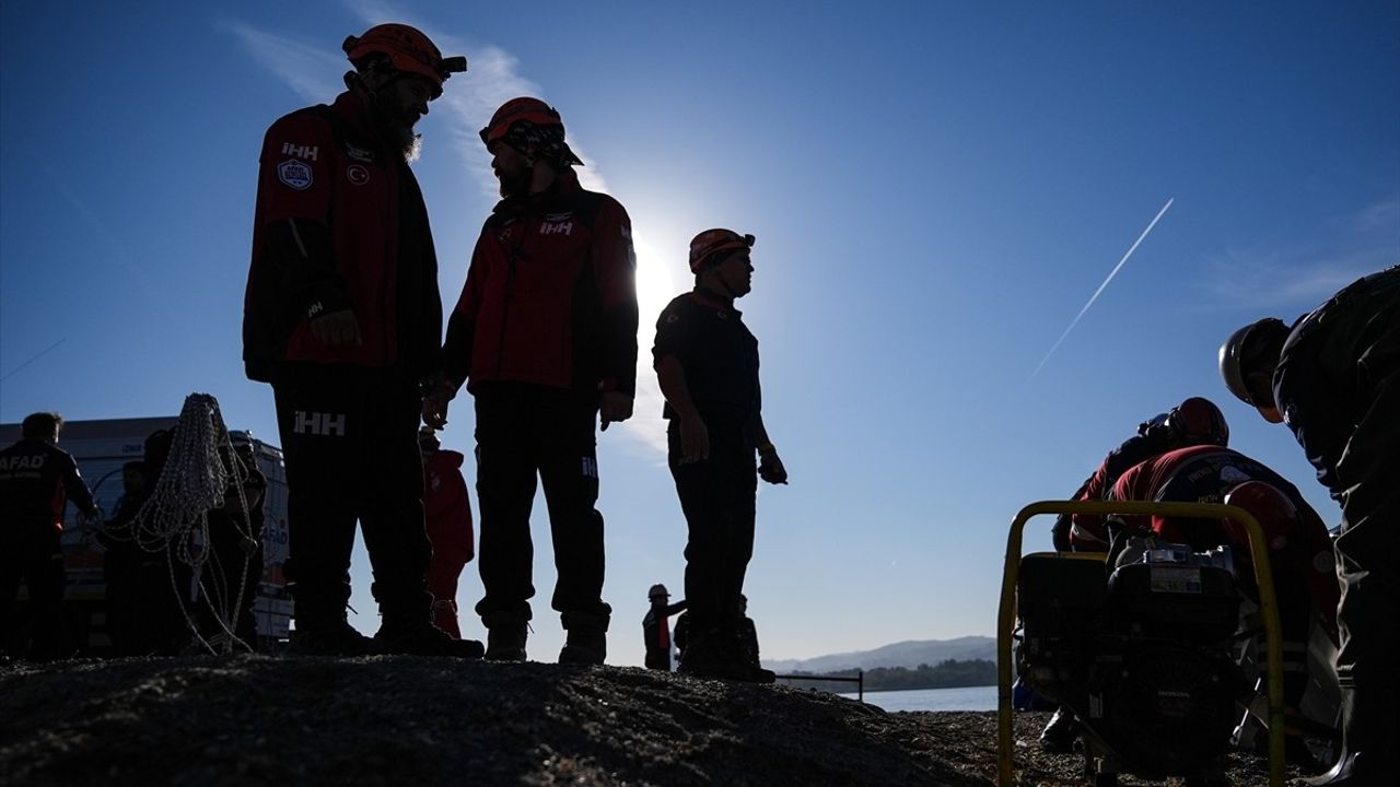 İzmir'de Çakalburnu'nda Sel Tatbikatı — AFAD 74 Tatbikat Hedefini Hatırlattı