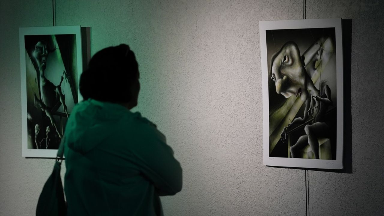 İzmir'de 'Hatırla! Kimsin?' Sergisi: Reha Barış'ın 19 Eseri İzmir Kültür Yolu'nda