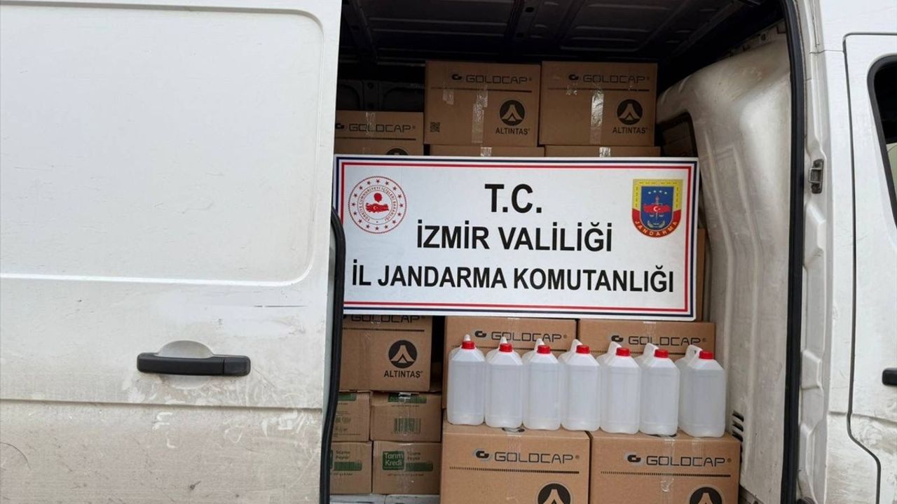 İzmir'de Kaçakçılık Operasyonu: Karşıyaka'da 1 Ton Etil Alkol Ele Geçirildi
