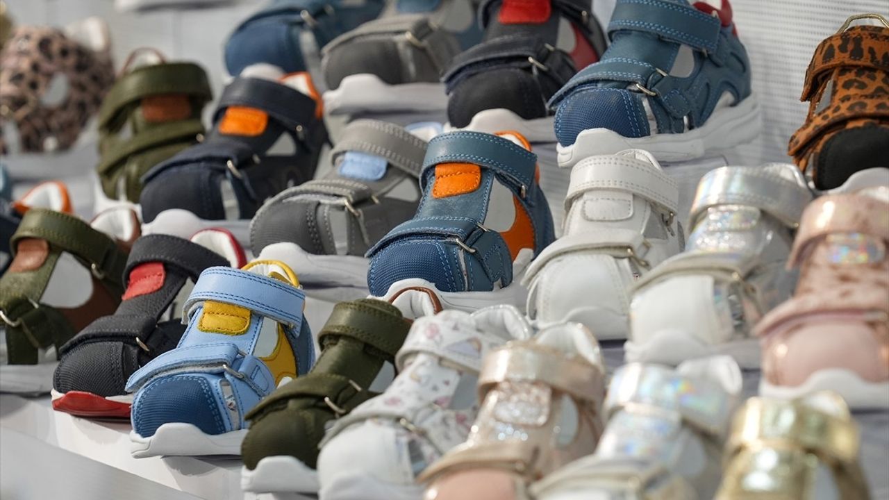 İzmir'de Tekstil ve Ayakkabı Fuarları Başladı: Fashion Prime ve Intermoda