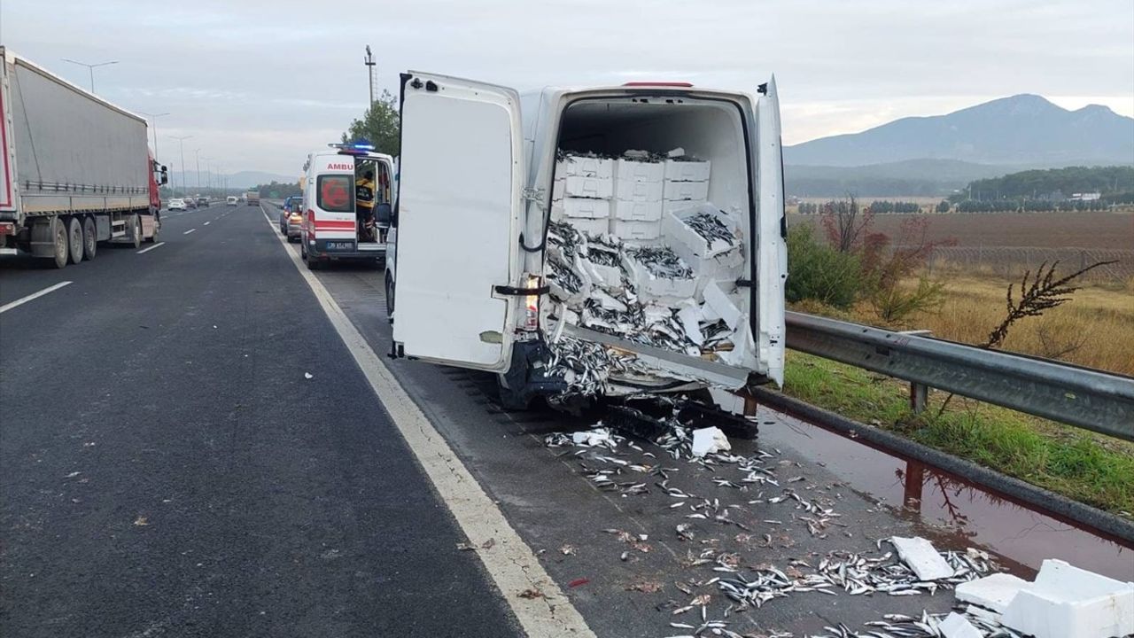 İzmir'de Zincirleme Trafik Kazası: 1 Ölü, 4 Yaralı