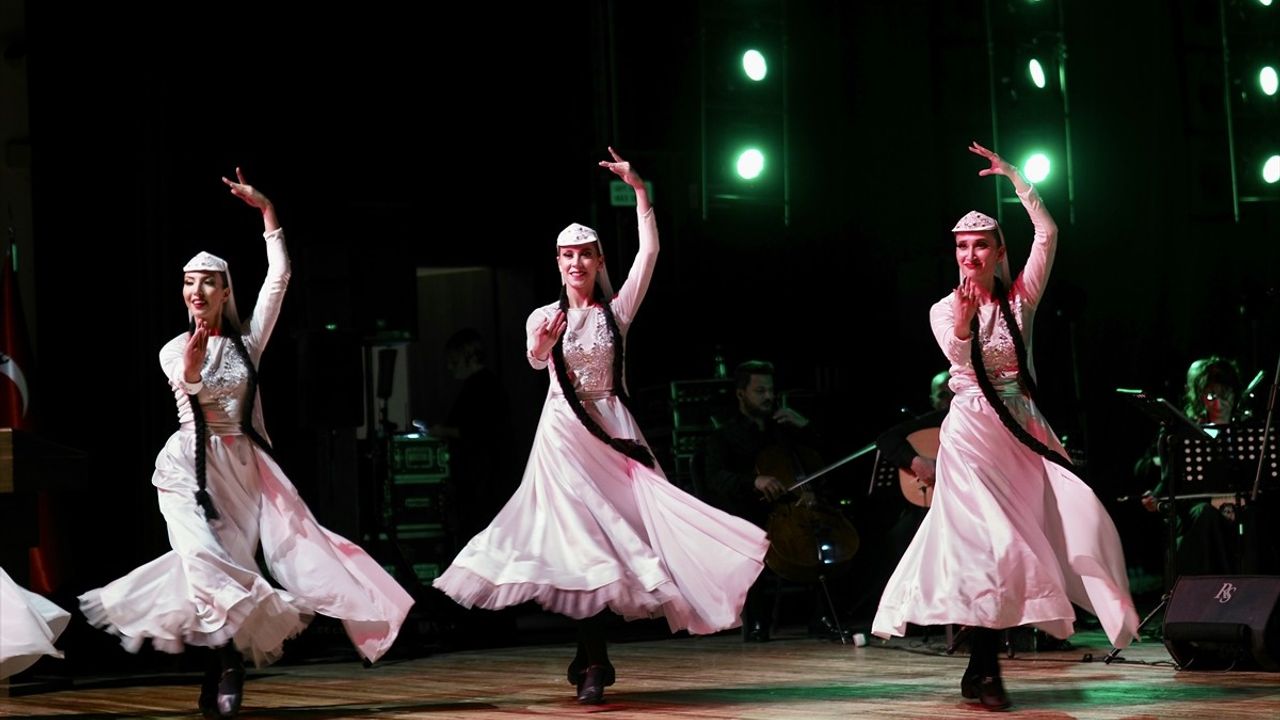 İzmir Devlet Türk Dünyası Topluluğu'ndan 29 Ekim Cumhuriyet Bayramı Özel Konseri